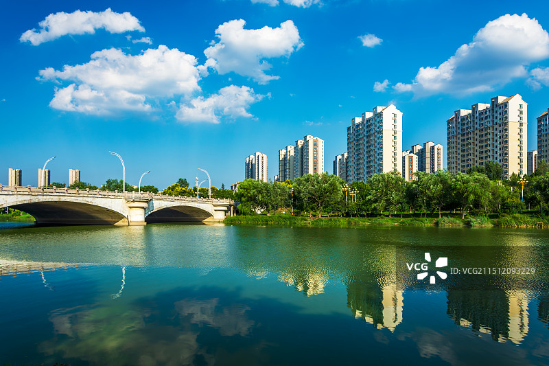 蓝天白云碧水--立秋过后的聊城徒骇诃畔德大美生态24.08图片素材