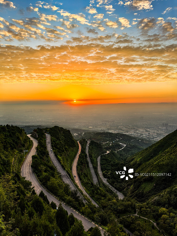 日落时的骊山十八弯图片素材