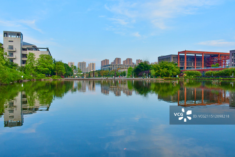 重庆大学倒影图片素材