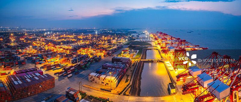 航拍上海集装箱外高桥码头进出口贸易港口图片素材