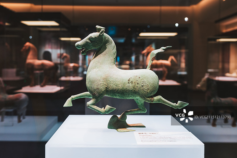 武威博物馆马踏飞燕展品图片素材