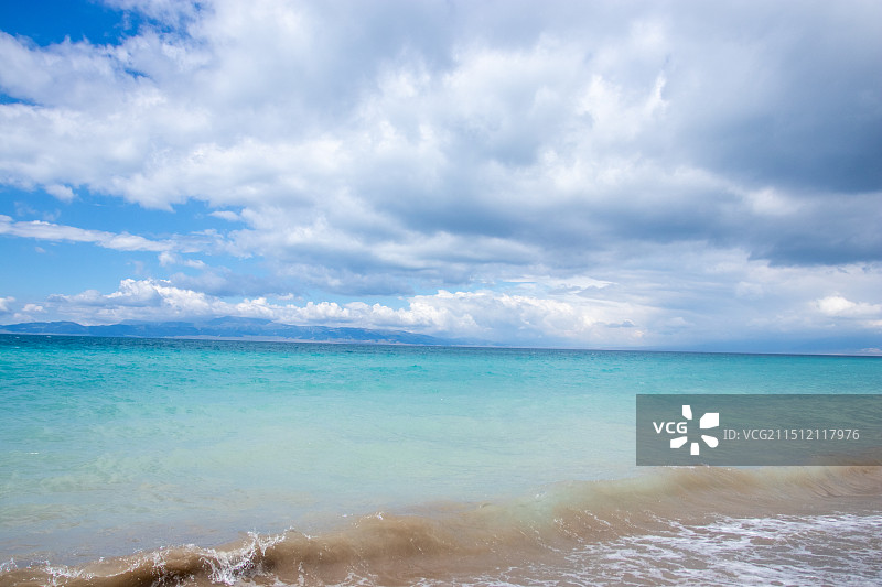 新疆塞里木湖图片素材