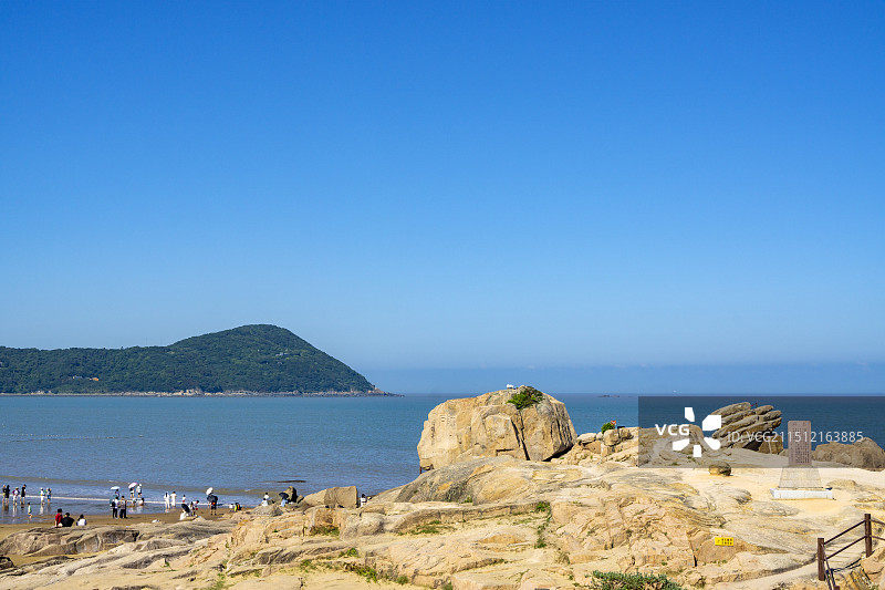 浙江普陀山风景名胜区百步沙海滨浴场礁石沙滩风光图片素材