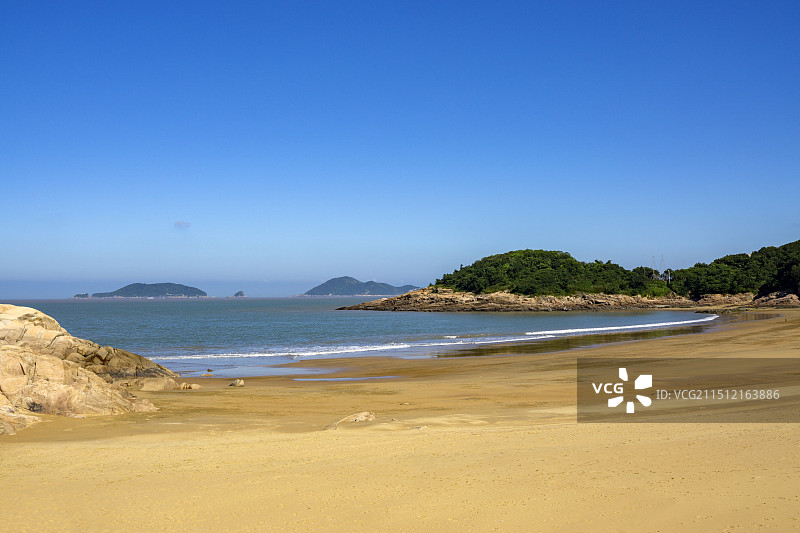 浙江普陀山风景名胜区百步沙海滨浴场礁石沙滩风光图片素材