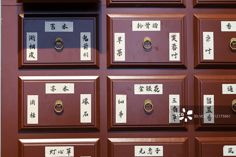 中国工艺美术馆非遗馆的中药材柜子中药柜图片素材