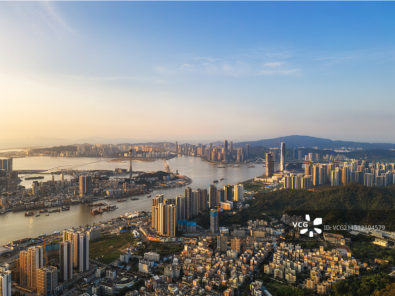航拍珠澳晨曦-金光照耀横琴澳门图片素材