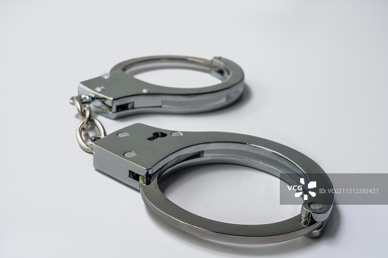 冰冷的手铐图片素材