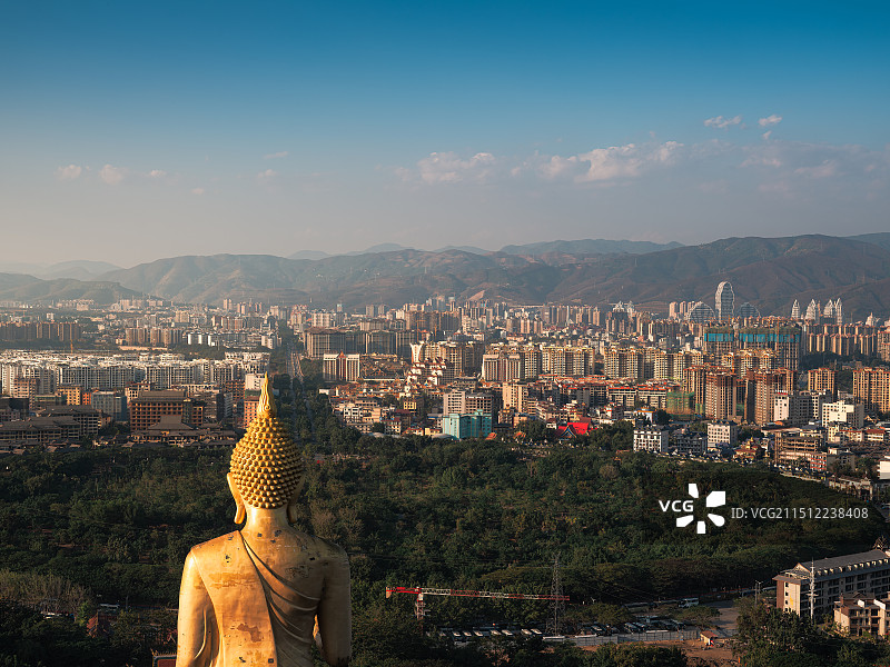 勐泐大佛寺大金佛令人心生敬畏图片素材