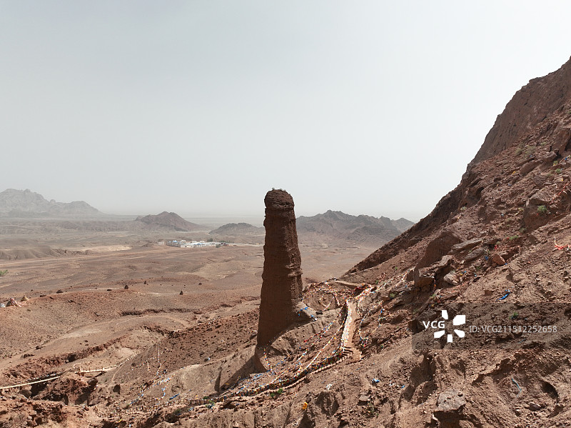 航拍阿拉善左旗敖伦布拉格人根峰风景图片素材