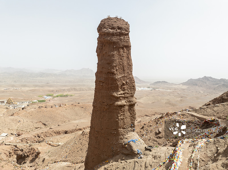 航拍阿拉善左旗敖伦布拉格人根峰风景图片素材