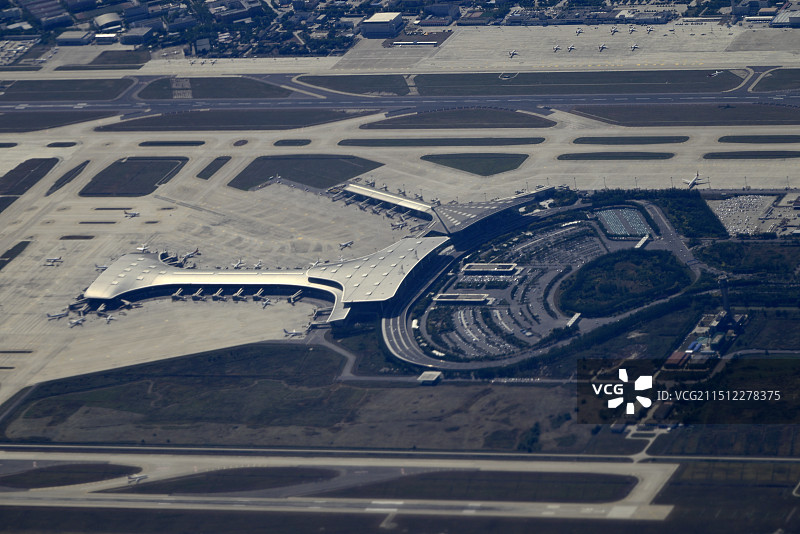 航拍天津滨海国际机场航站楼图片素材