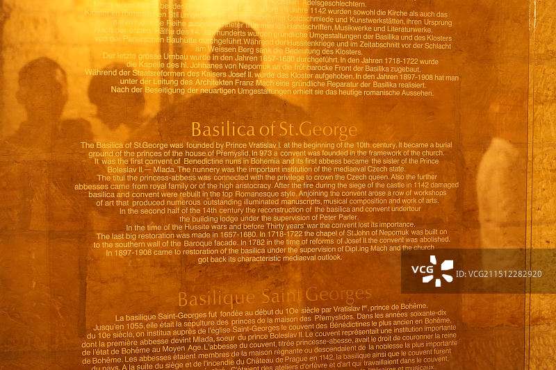 布拉格圣乔治教堂，捷克人骨教堂，布拉格城堡广场许愿池，宗教人物塑像壁画图片素材