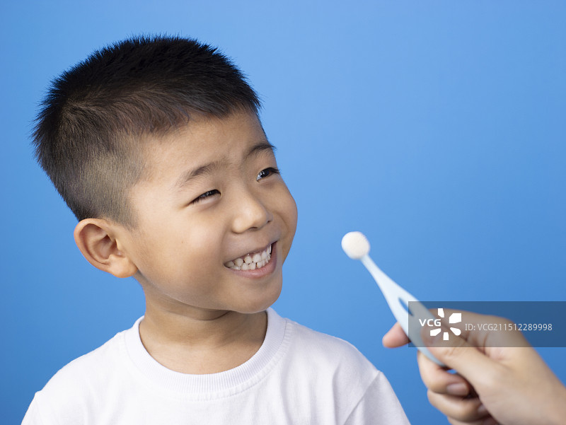 小朋友刷牙牙疼爱牙日图片素材