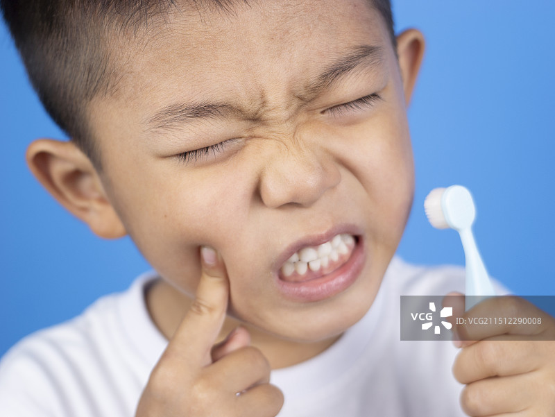 小朋友刷牙牙疼爱牙日图片素材