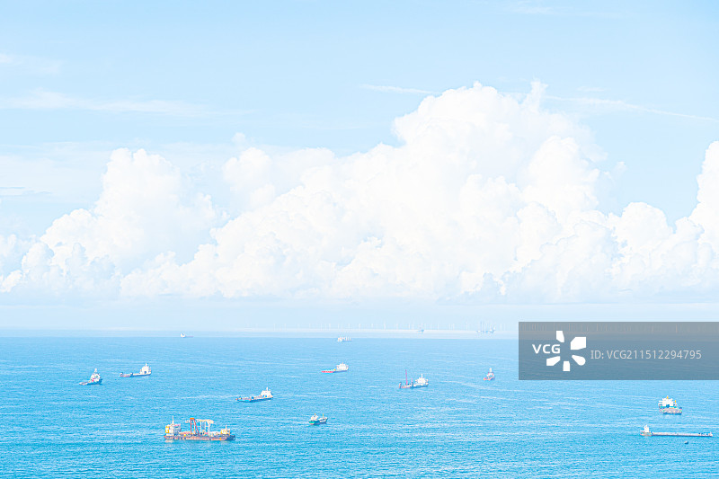 云朵和海图片素材