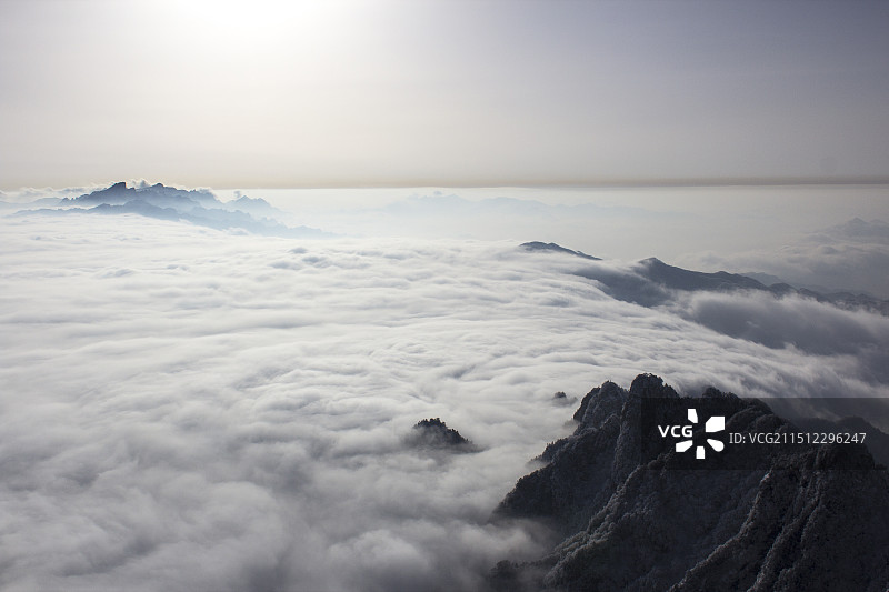 云海上的晨光图片素材