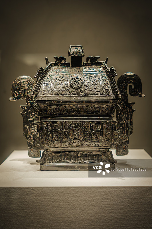 西周“盠”青铜方彝（盛酒器）图片素材