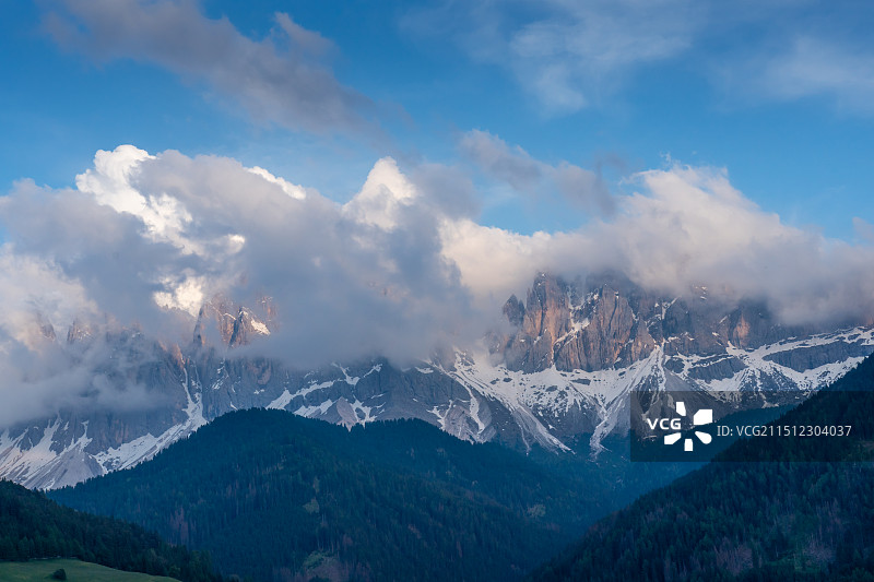 意大利多洛米蒂的富纳斯山谷风景图片素材