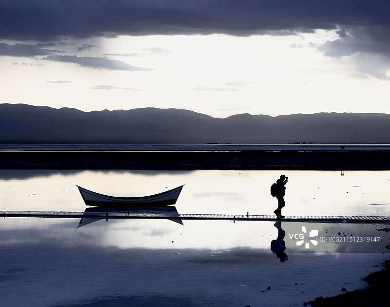 青海茶卡盐湖的余晖图片素材