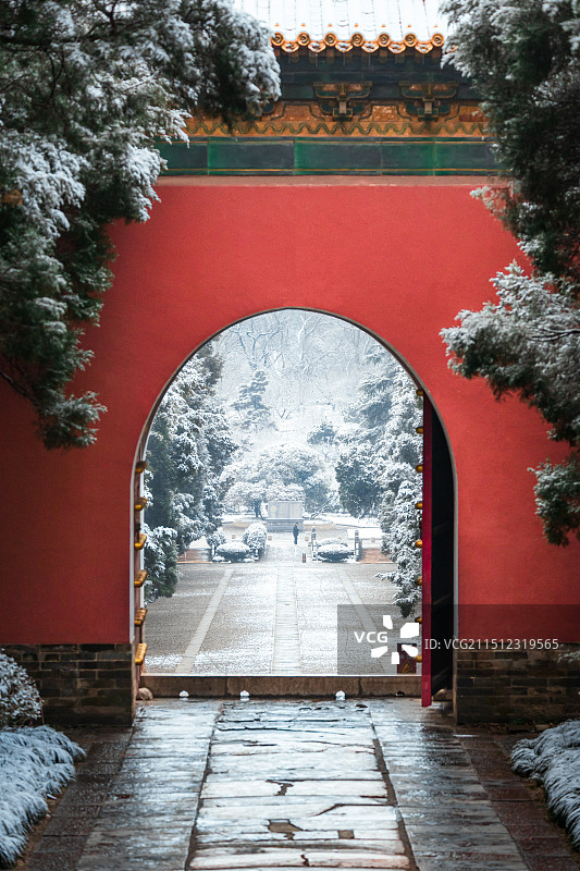 南京明孝陵红门日出清晨雪景图片素材