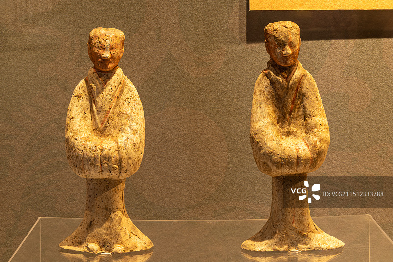 灰陶彩绘侍从俑 西汉  广东大观博物馆展品图片素材
