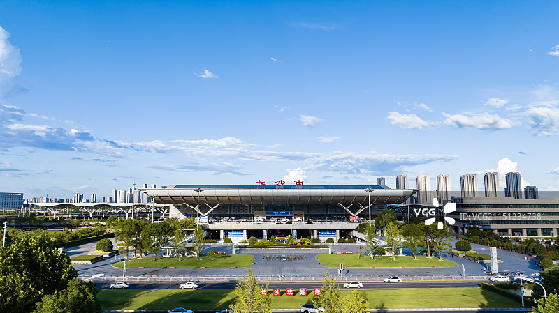 长沙火车南站蓝天白云图片素材