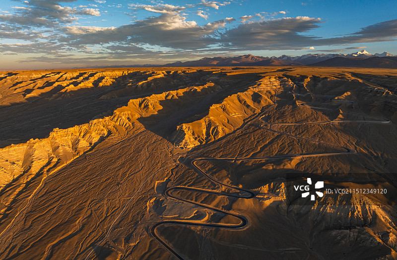 绚丽多彩的世界奇观——扎达土林图片素材