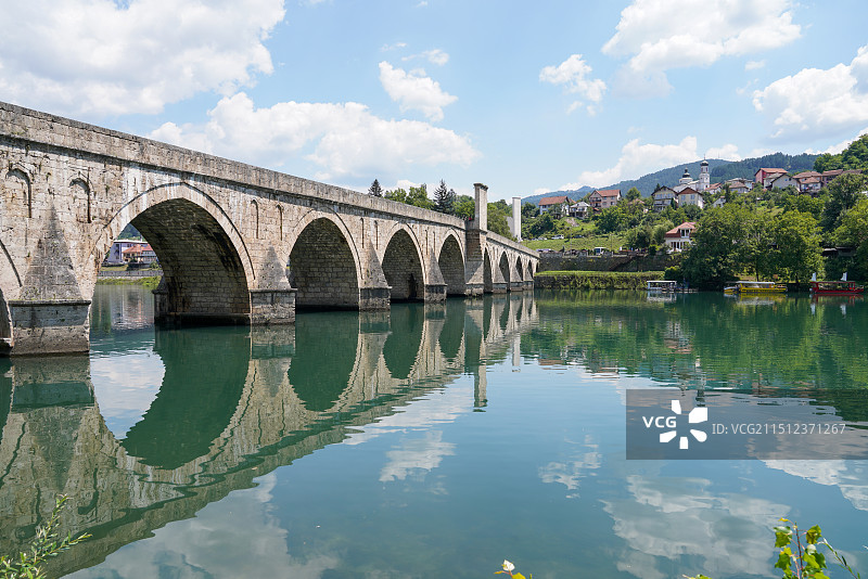 波斯尼亚和黑塞哥维那 维舍格勒 迈赫迈德·巴什·索科罗维奇的古桥 世界文化遗产 德里那河图片素材