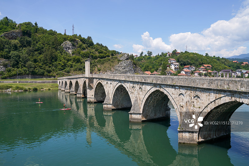波斯尼亚和黑塞哥维那 维舍格勒 迈赫迈德·巴什·索科罗维奇的古桥 世界文化遗产 德里那河图片素材