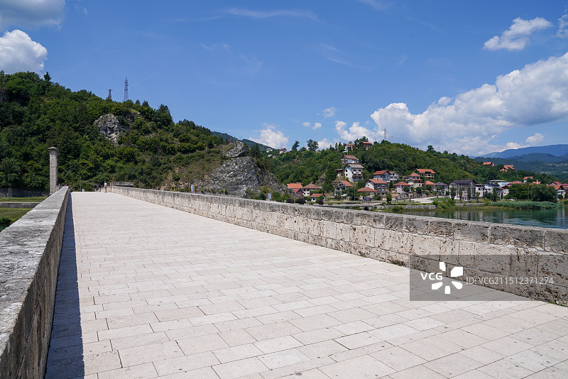 波斯尼亚和黑塞哥维那 维舍格勒 穆罕默德·巴夏·索科罗维奇大桥 世界文化遗产 德里那河图片素材