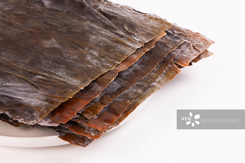 影棚拍摄白色背景干海鲜海带昆布特写图片素材