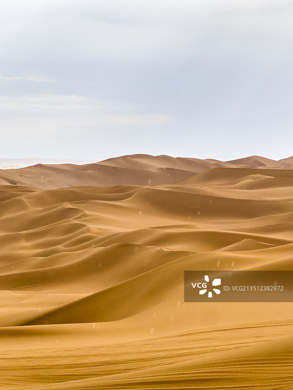 新疆吐鲁番鄯善县沙漠公园图片素材