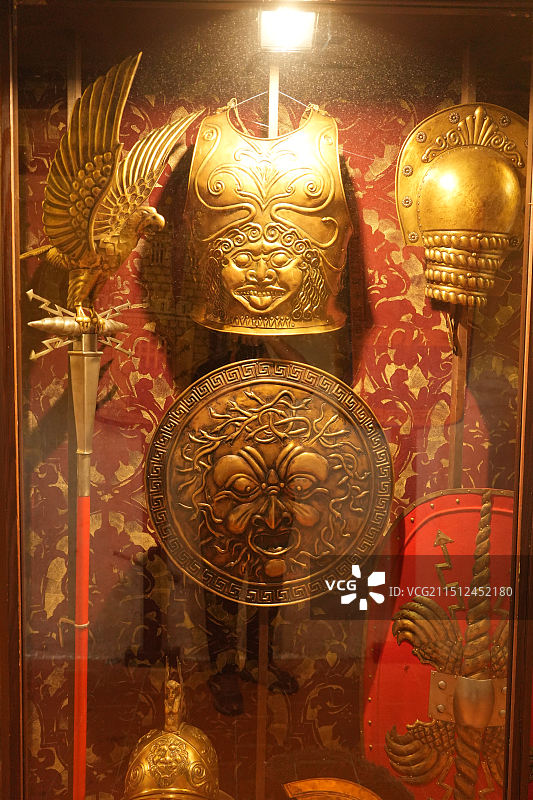 布拉格城堡黄金巷，欧洲传统铠甲兵器盾牌展览，捷克传统服饰展，传统民居城墙图片素材