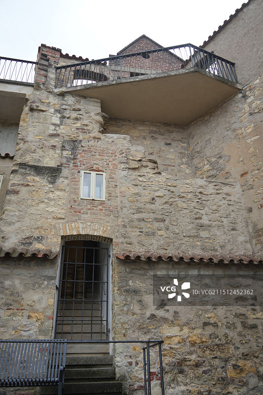 布拉格城堡黄金巷，捷克古代监狱遗址，刑具展览，石头建筑图片素材