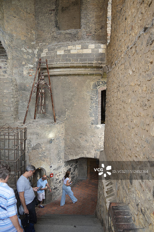 布拉格城堡黄金巷，捷克古代监狱遗址，刑具展览，石头建筑图片素材