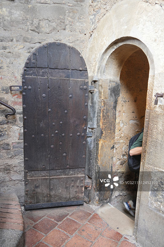 布拉格城堡黄金巷，捷克古代监狱遗址，刑具展览，石头建筑图片素材