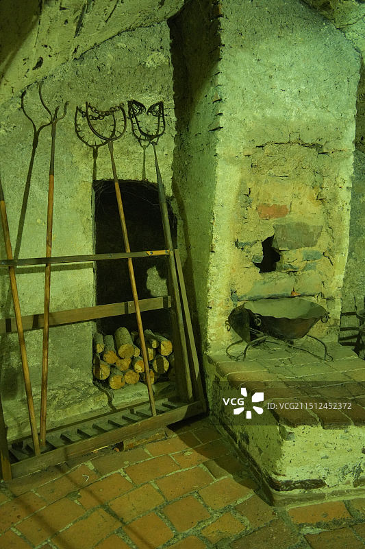 布拉格城堡黄金巷，捷克古代监狱遗址，刑具展览，石头建筑图片素材