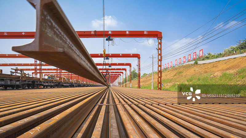 500米长钢轨“快递”到站图片素材