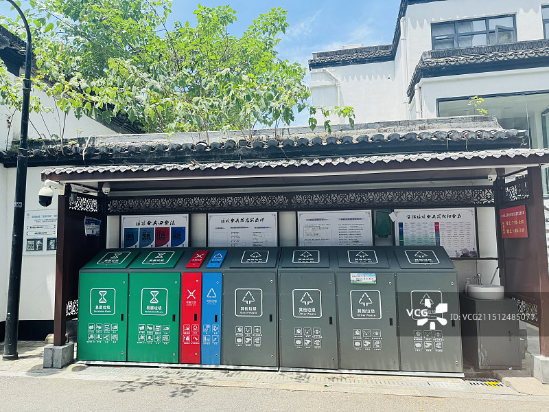 杭州垃圾分类垃圾桶图片素材