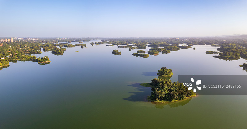 成都东部新区，简阳三岔湖景区，三岔湖水库日落黄昏航拍图片素材
