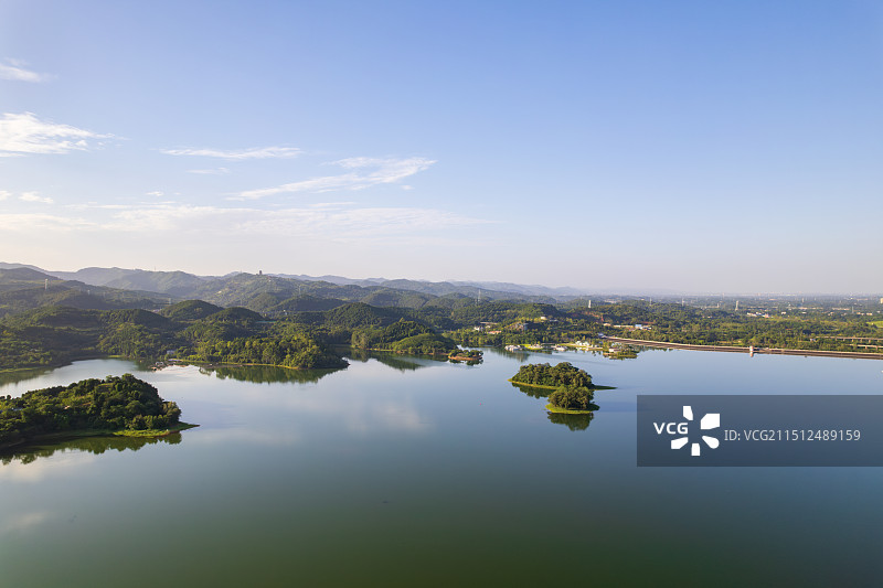 成都东部新区，简阳三岔湖景区，三岔湖水库日落黄昏航拍图片素材