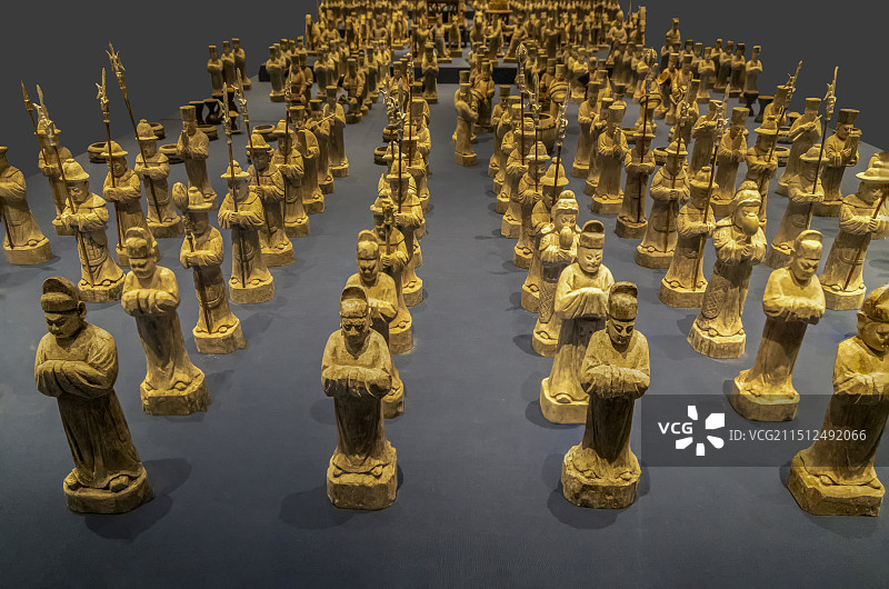 山东省济宁市博物馆（新馆）“济宁千秋”展：鲁王墓仪仗俑（仿）（明鲁王墓文物现藏山东博物馆）图片素材