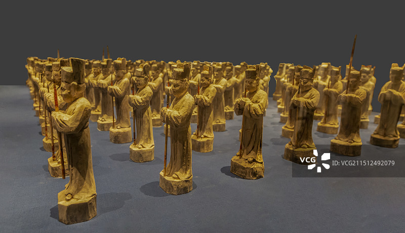 山东省济宁市博物馆（新馆）“济宁千秋”展：鲁王墓仪仗俑（仿）（明鲁王墓文物现藏山东博物馆）图片素材