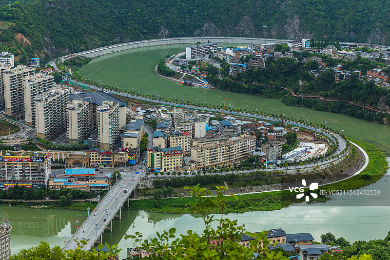 旬阳天然太极城位于陕西省安康市旬阳市城区，是天然太极城。汉江和旬河在旬阳市城交汇。图片素材