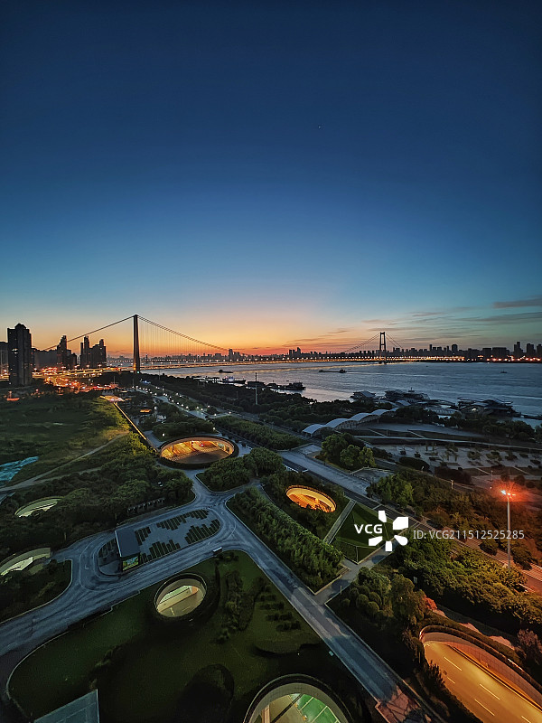 武汉杨泗港长江大桥夜景图片素材