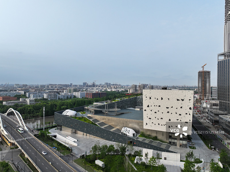 张江科学城，是一个上海市境内高科技产业园区。软件园已设立企业1000多家，入驻200多家。图片素材