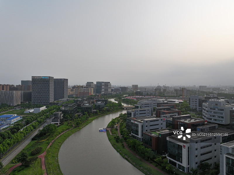 张江科学城，是一个上海市境内高科技产业园区。软件园已设立企业1000多家，入驻200多家。图片素材
