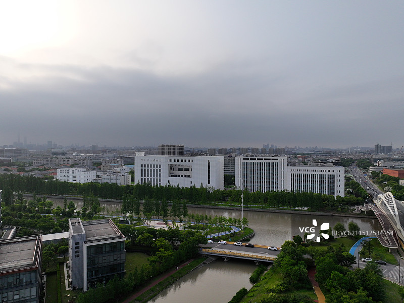 张江科学城，是一个上海市境内高科技产业园区。软件园已设立企业1000多家，入驻200多家。图片素材