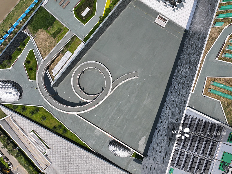 张江科学城，是一个上海市境内高科技产业园区。软件园已设立企业1000多家，入驻200多家。图片素材