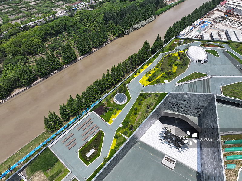 张江科学城，是一个上海市境内高科技产业园区。软件园已设立企业1000多家，入驻200多家。图片素材